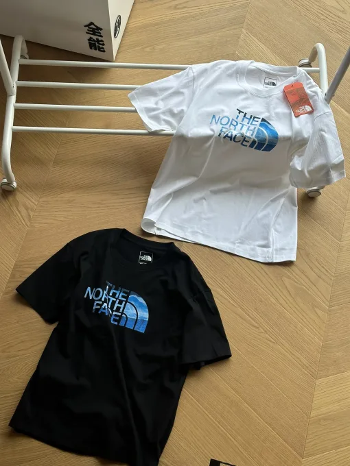 Bestseller: The North Face Kurzarm-Kollektion mit schwarzem Baumwolldruck