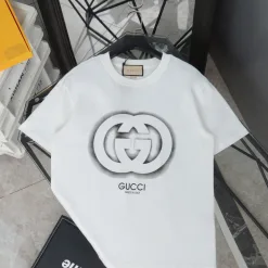 Hochwertiger Gucci Kurzarm-Stil im White Washed-Stil