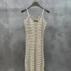 Luxuriöse Hosenträger von Miu Miu im gestreiften Strickstil