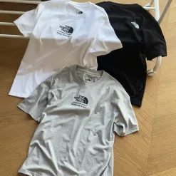 Premium The North Face Kurzarmhemd aus schwarzer Baumwolle im Logo-Stil