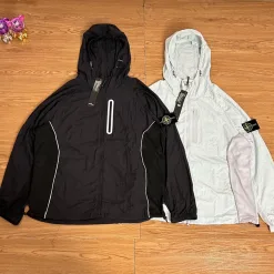 Hochwertige Stone Island Jacken aus schwarzer Wolle, klassische Kollektion