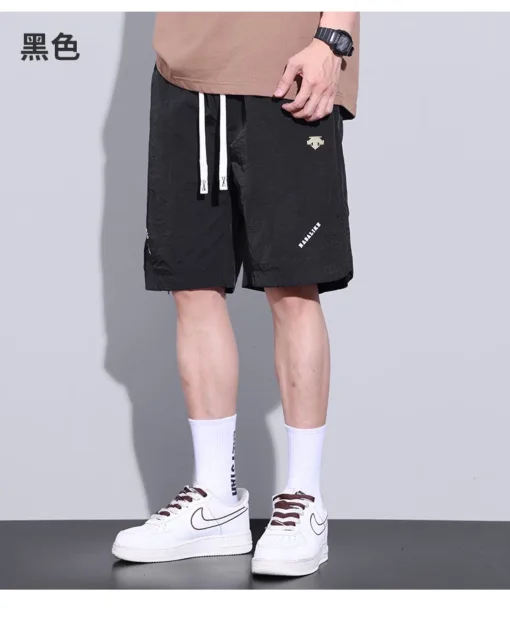 Luxuriöse Descente-Shorts aus atmungsaktiver Baumwolle in Schwarz
