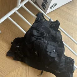 Luxuriöse Nike-Weste im Nylon-Jacquard-Stil