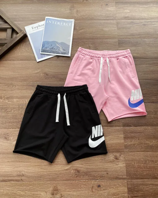 Luxuriöse Nike Kurzarmhemden aus Baumwolle, Classic Collection