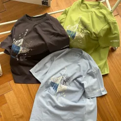 Hochwertiges Adidas Kurzarmshirt aus blauer Baumwolle im Logo-Stil