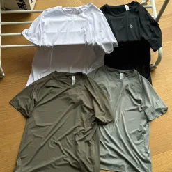 Luxuriöse, kurzärmelige, atmungsaktive Kollektion aus weißer Seide von Lululemon