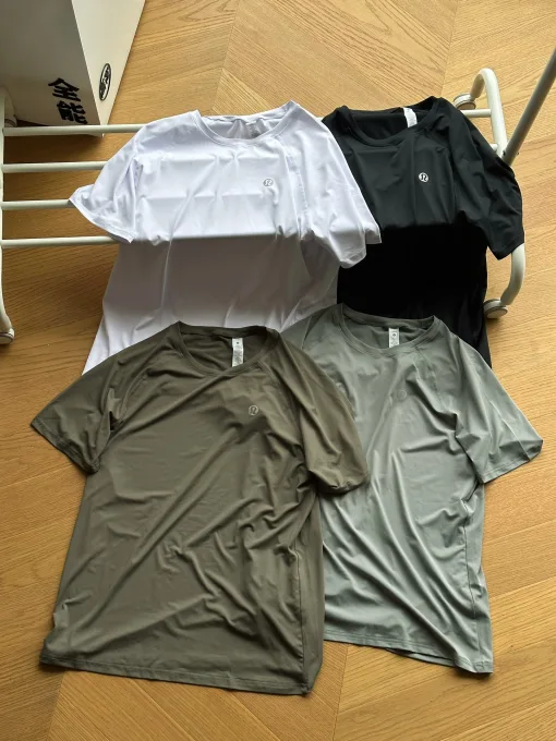 Luxuriöse, kurzärmelige, atmungsaktive Kollektion aus weißer Seide von Lululemon