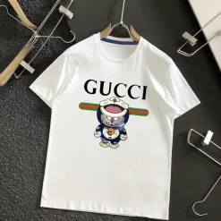 Bestseller der Gucci-Kollektion mit kurzen Ärmeln und schwarzem Print