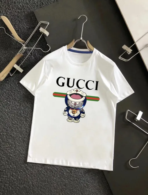 Bestseller der Gucci-Kollektion mit kurzen Ärmeln und schwarzem Print
