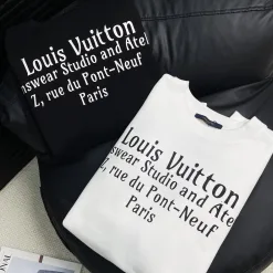 Hochwertiges Louis Vuitton Langarmshirt Schwarzes Leder Logo Luxus