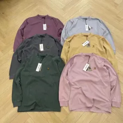 Hochwertiges Carhartt Langarmshirt im gewaschenen Stil aus grauer Baumwolle