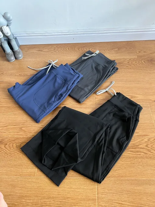 Hochwertige Lululemon Straight-Leg-Hose in schwarzem Spandex, atmungsaktiver Stil