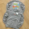 Hochwertiger Nike Hoodie in Grau, einfarbige Kollektion