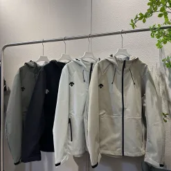 Hochwertige Descente-Mäntel aus grauem Fleece der Urban Collection