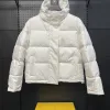 Hochwertige Fendi Daunenjacken Weiß Strick Monogramm Kollektion