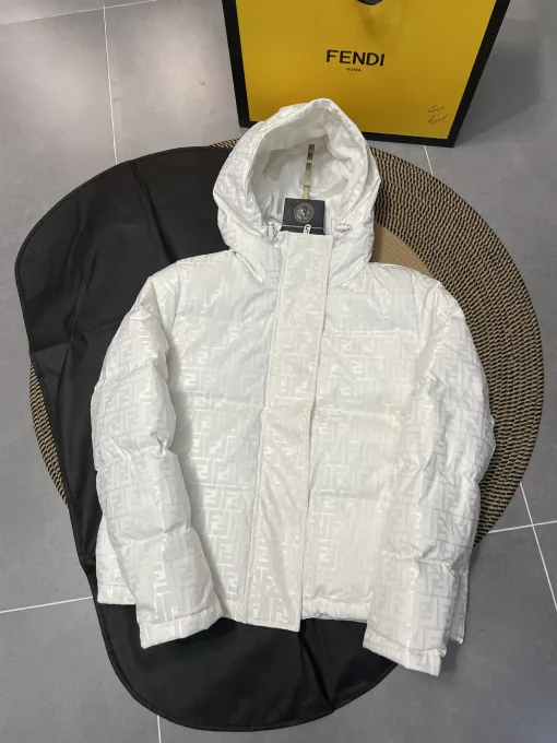 Hochwertige Fendi Daunenjacken Weiß Strick Monogramm Luxus