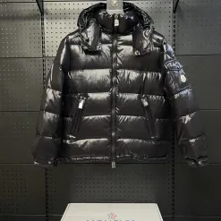 Hochwertige Moncler Jacken Black Embroidery Collection