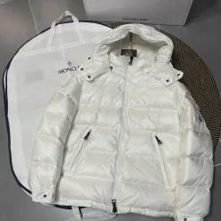 Meistverkaufte Moncler Jacken Weiß Stickerei Stil