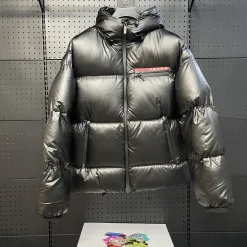 Bestseller Prada Daunenjacken Rot Baumwolle Klassischer Stil