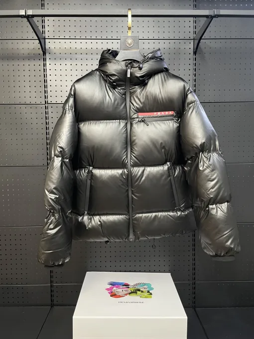 Bestseller Prada Daunenjacken Rot Baumwolle Klassischer Stil