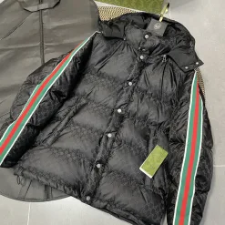 Luxus-Daunenjacken von Gucci aus weißem Nylon mit Logo-Kollektion