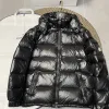 Hochwertiger Moncler Mantel aus weißem Nylon, klassische Kollektion