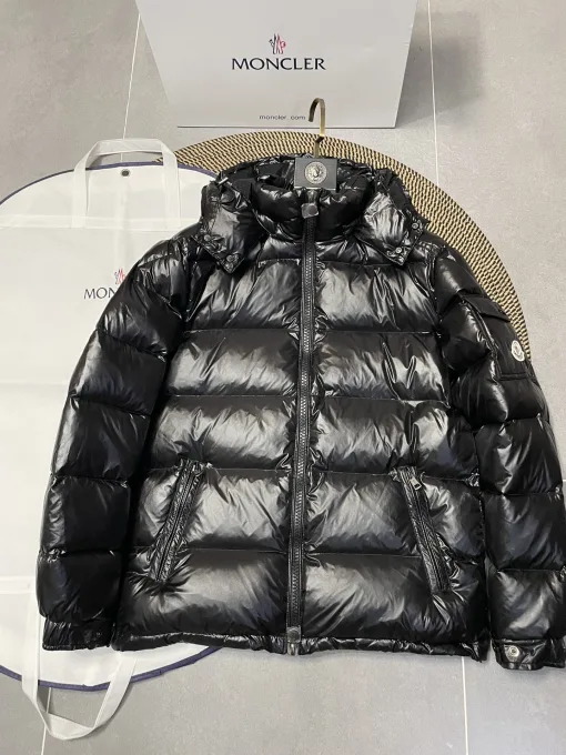 Hochwertiger Moncler Mantel aus weißem Nylon, klassische Kollektion