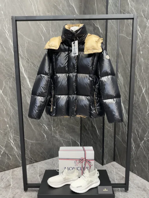 Luxus-Moncler-Jacke aus Nylon im Logo-Stil