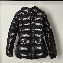 Premium Moncler Jacken Weiß Nylon Modern Luxury