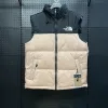 Luxus-Daunenjacken von The North Face aus der Pink Nylon-Kollektion
