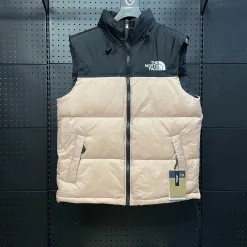 Luxus-Daunenjacken von The North Face aus der Pink Nylon-Kollektion
