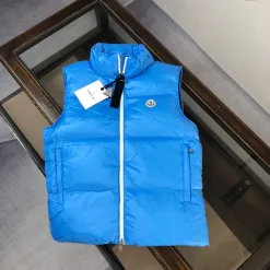 Hochwertige Moncler Mäntel in Schwarz, moderne Kollektion