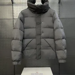 Hochwertige Moncler Daunenjacken Grau Classic Luxury
