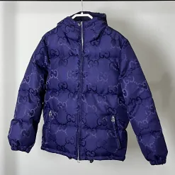 Premium Gucci Daunenjacken Grau Nylon Logo Kollektion