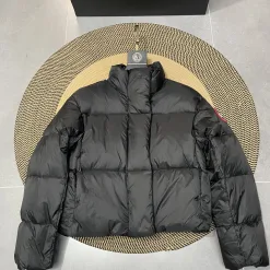 Luxus-Jacken von Canada Goose im weißen Nylon-Stickerei-Stil