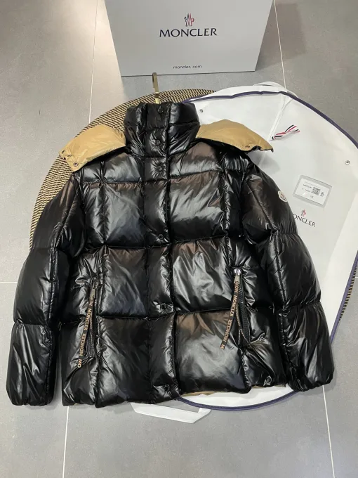 Moncler Jacken in Premium-Qualität im weißen Nylon-Stil