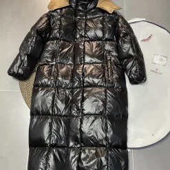 Hochwertige Moncler-Hosen aus weißer Nylonkollektion