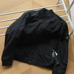 Premium Stone Island Mantel Bestickter Luxus