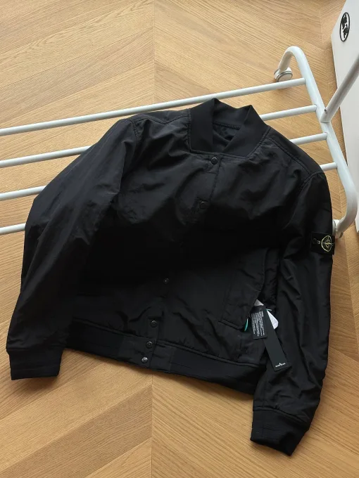 Premium Stone Island Mantel Bestickter Luxus