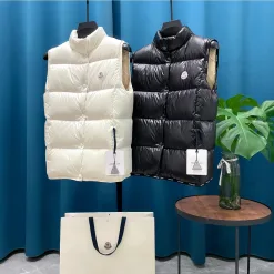 Hochwertige Moncler Weste im weißen Stil