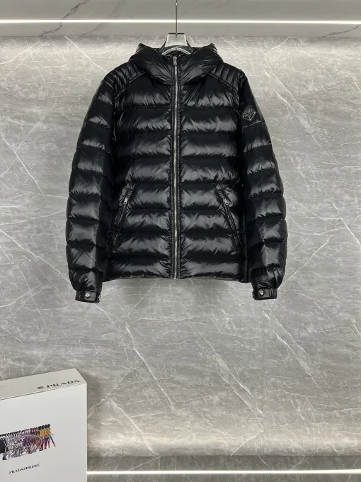 Premium Prada Mantel Schwarz Moderne Kollektion