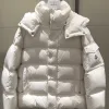Hochwertige Moncler Mäntel im weißen Stil