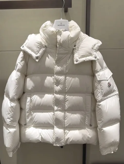 Hochwertige Moncler Mäntel im weißen Stil