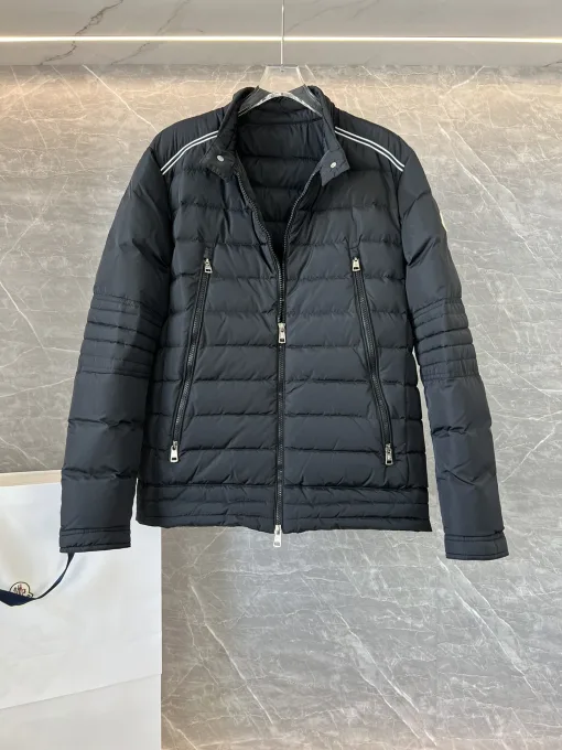 Hochwertige Moncler Mäntel in Weiß