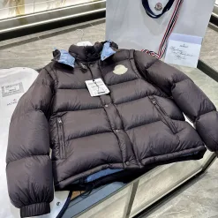 Luxus-Moncler-Mantelkollektion