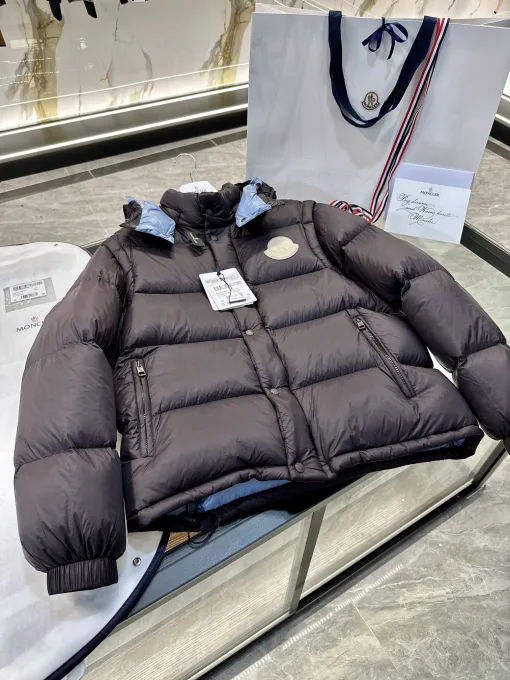 Luxus-Moncler-Mantelkollektion