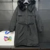 Hochwertige Prada Daunenjacken aus silbernem Nylon im Oversize-Stil