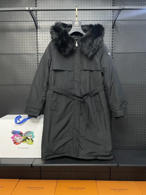 Hochwertige Prada Daunenjacken aus silbernem Nylon im Oversize-Stil
