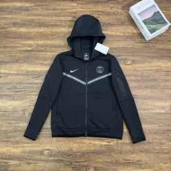 Premium Nike Jacke Schwarz Fleece Sportliche Kollektion