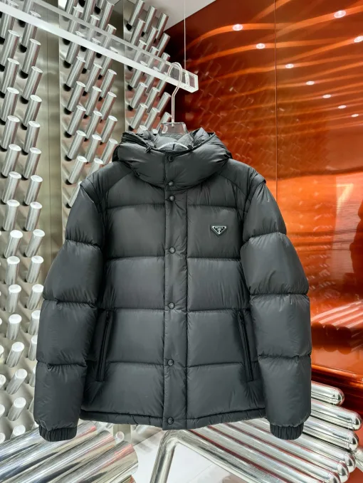 Hochwertige Prada Daunenjacken Weiß Urban Collection